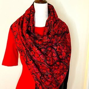 Handcrafted 100%cashmere wrap scarf with silk embroidery